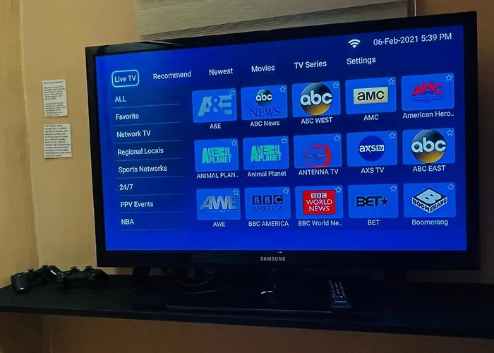 Staycation Netflix Wifi Thousand Cable Channels Games And Board Games Fiber Net Cozy Comfy Stay Relax