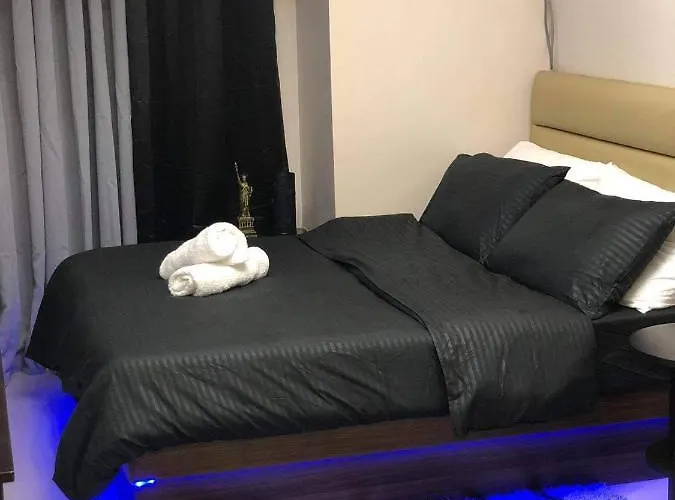 R & E Suites Room 2