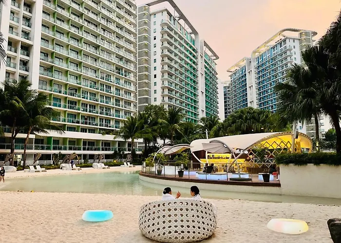 Azure Bahamas Tower W/ Balcony Wifi & Netflix