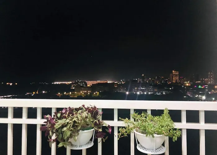 Ebony'S Place At Shore Residences