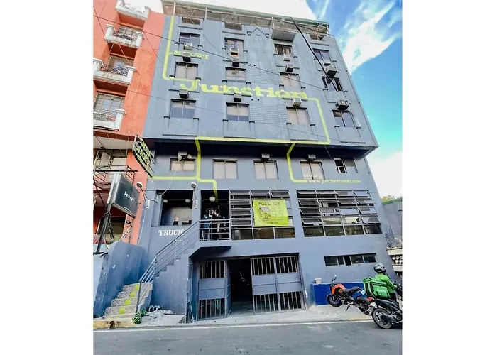 Oyo 866 Junction Hostels