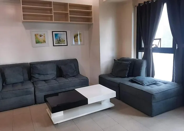 Spacious 2 Bedroom Unit With Pool