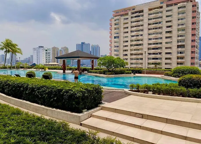 Makati Penthouse With Stunning City Skyline View