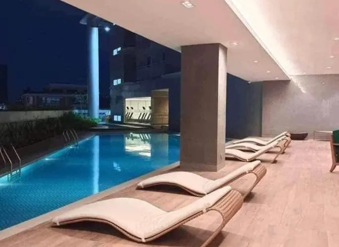 Near Greenbelt - City View Entire Condo In Makati Lush Residences