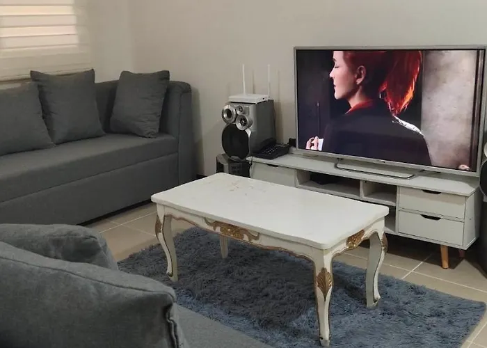 Spacious 1 Bedroom Condo In Qc With Best Skyline View