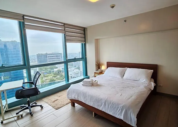 One Uptown Bgc Modern & Spacious, Great Location, 200Mbps & Washer