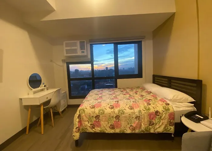 Cozy Fully Furnished Qc Studio With Skyline View