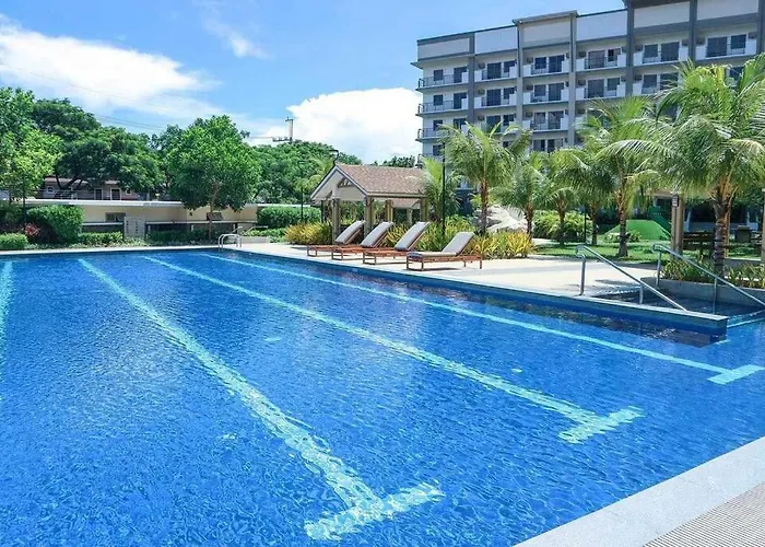 Stylish 2 Bedroom Condo Near Bgc And Airport With Fast Wifi