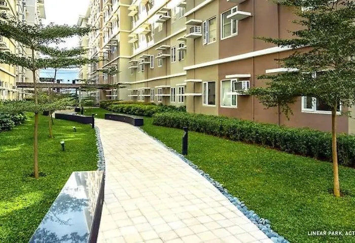 Trees Residence One Seven Suite