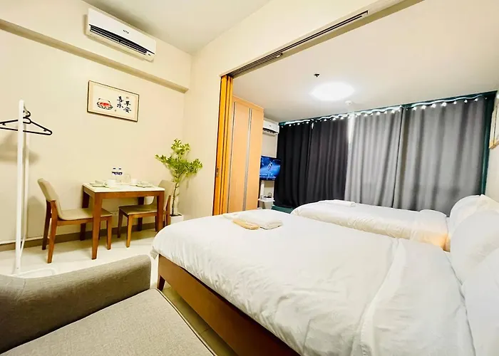 Thompson Suites - 2 Beds, One Uptown Residences 28F A - Xbox & Netflix