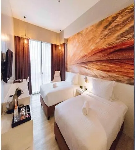 Maxx Hotel Makati By Maxihome Land