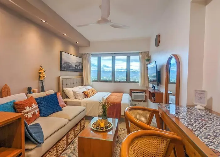 Bright & Stylish Studio Condo In Commonwealth, Up Diliman
