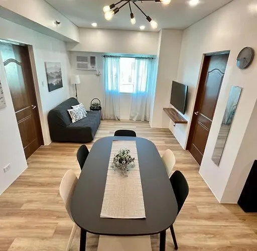 Modern 2Br In Central Makati! Netflix Wi-Fi Pool