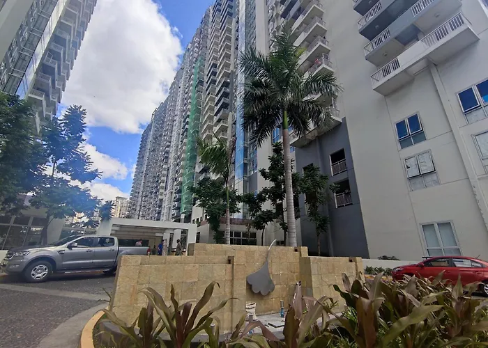 1Br W/ Balcony
