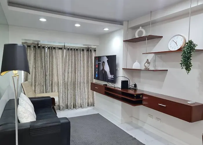 Big 2Br Near Burgos Circle, Highstreet, St Lukes - B Parklane T1