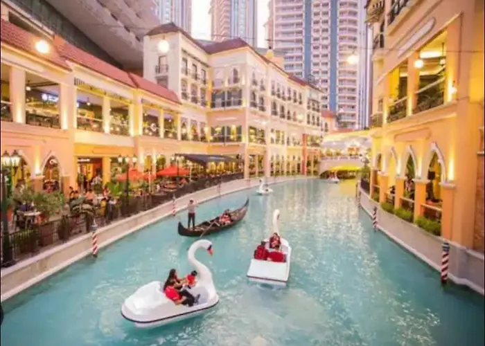 Bell Place At Venice Luxury Mckinley Hill