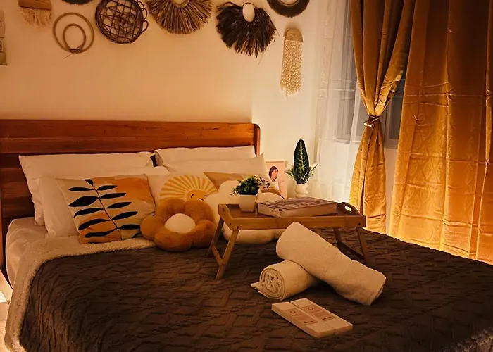 Bohemian-Inspired Cozy Staycation At Mckinely Hills, Bgc