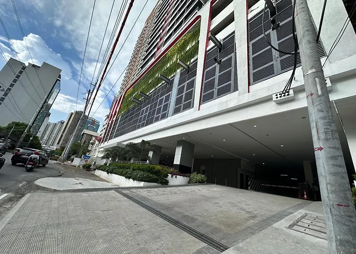 High Rise Condo With Balcony, Pool, Grand Lobby, And Sky Garden 22F