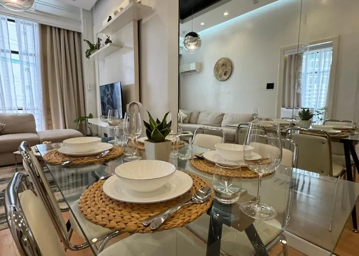 Minimalist Luxury Spacious 1 Bedroom In Burgos Circle