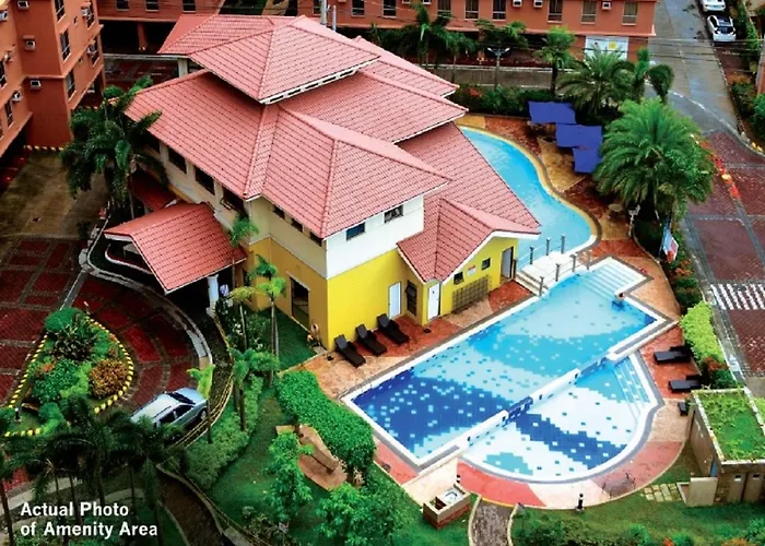 Near Manila Airport, Cozy 1 Bedroom Condo, Full Kitchen, Swimming Pool, Wifi, 10K