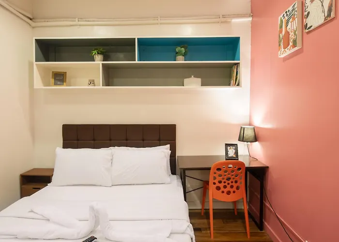 Homey And Cozey Poblacion Makati S10