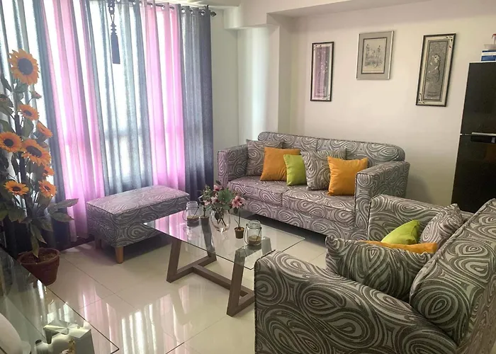 2 Bedroom Fully Furnished Cozy Condo Near Greenfield