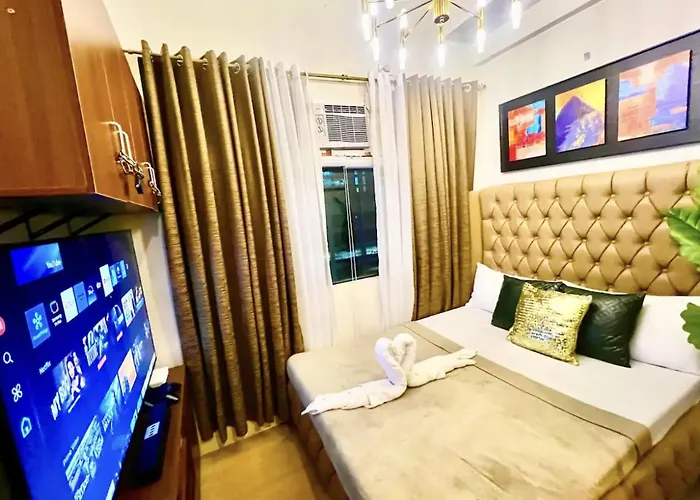 300 Mbps Wifi - 55 Inch Smart Tv - Alabang Condo Near Bellevue Hotel Filinvest City