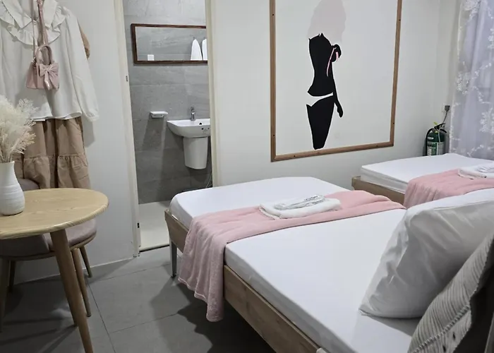 Coquette Vibes Close To Cubao'S Araneta Center