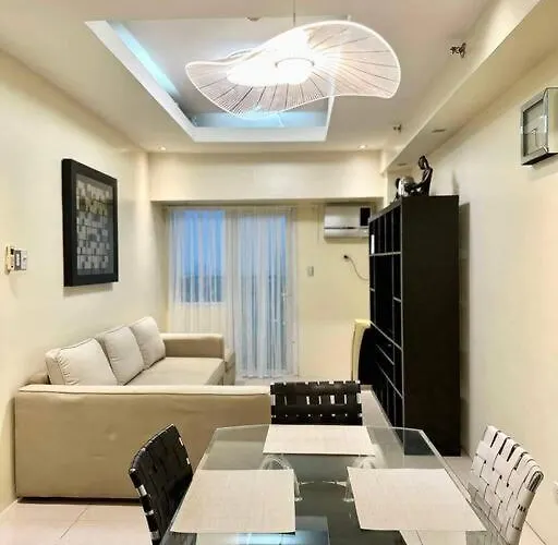 1Bdrm Condo At Makati W Balcony View Of Mnla Bay