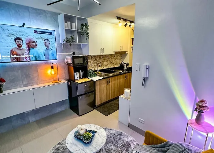 Evergreen Suite- 1 Bed 1 Sofa Bed, Light Sync Tv