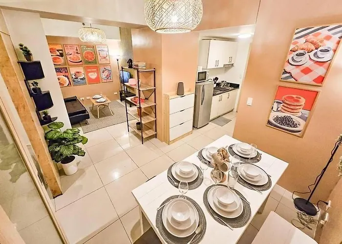 Spacious Pool View 2Br 2Bath Apt In Makati