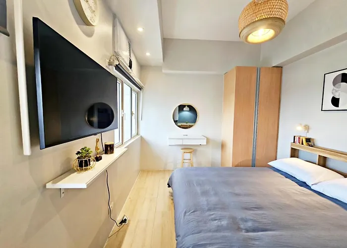 Stylish And Spacious Studio Unit In Makati With Fast Wi-Fi