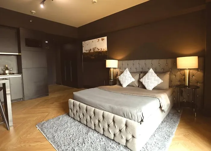 Italian Style Unit In Venice Luxury Residences
