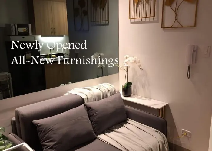 Velvet Room Near Moa With A Cozy, Comfy Bed