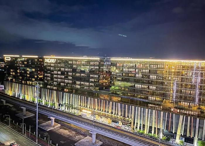 Lovely Penthouse Across City Of Dreams, Airport