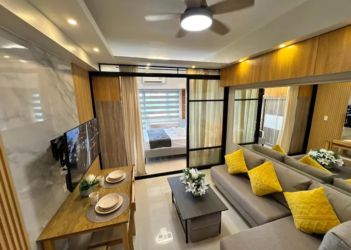 Deluxe Room With Parking In Red Residences Chino Roces Ave, Makati By Prime Stay