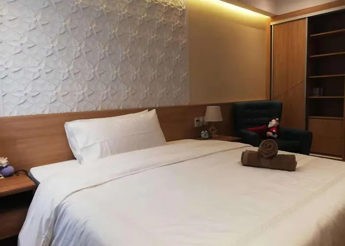 Modern Studio Condo - Shore Near Moa- 403B