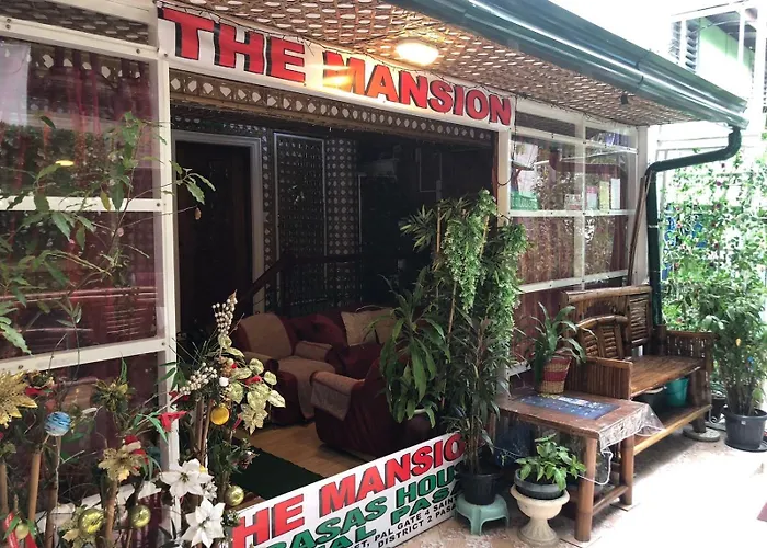 The Mansion: 18 Pax Budget Near Airport Terminal Pasay