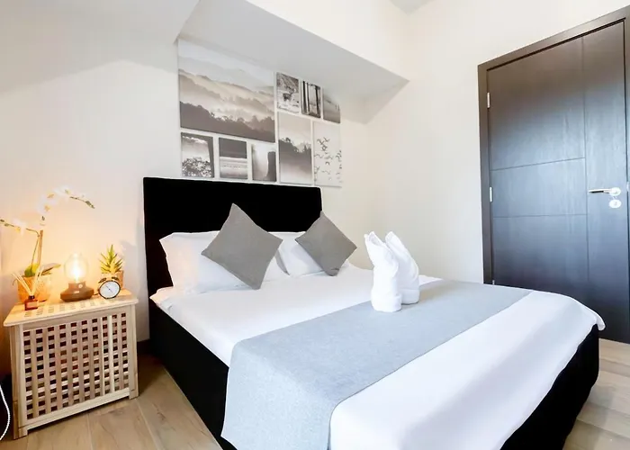 Luxx Suites Mckinley With Fast Wifi In Bgc