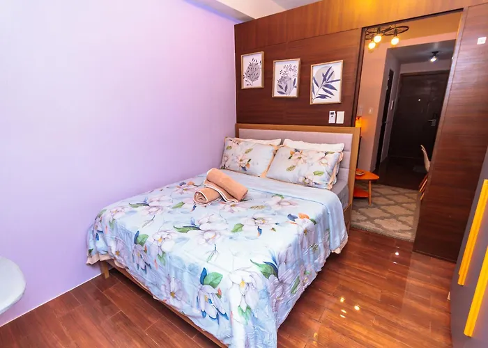 Chic Floating Penthouse Makati Gym Air Condo Gym Swim Park 300Mb