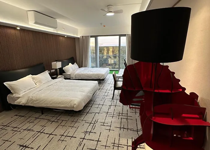 Spacious Elegant Apartment Hotel Near City Of Dreams, Airport, Moa, Okada, Ayala Malls, And Solaire Casino With Free 5 Pool Access