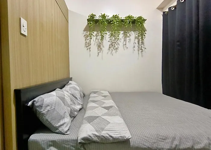 Shore Residences Moa Minimalist Room