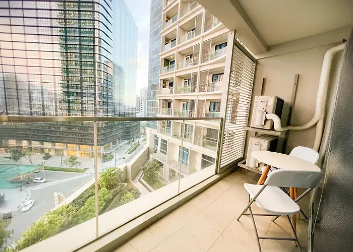 Elegant Bgc Condo Across Mitsukoshi Mall #Upt27P