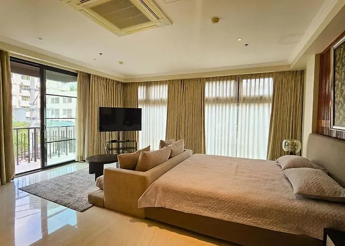Poblacion Studio Apartment With Balcony