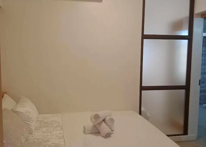 1633 Pool View 2Br