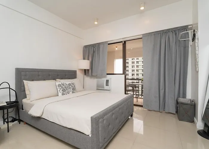 Charming Greenbelt Condo With Balcony & Pool Access