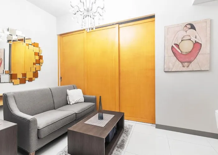 Stylish Condo In Bgc Near Uptown Mall And St Lukes
