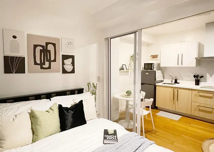 The Serene Escape Ph Rockwell Balcony View 1Br