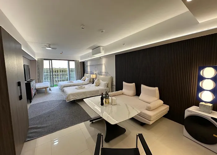 Spacious Apartment Hotel Near City Of Dreams, Airport, Moa, Okada, Ayala Malls, And Solaire Casino With Free 5 Pool Access