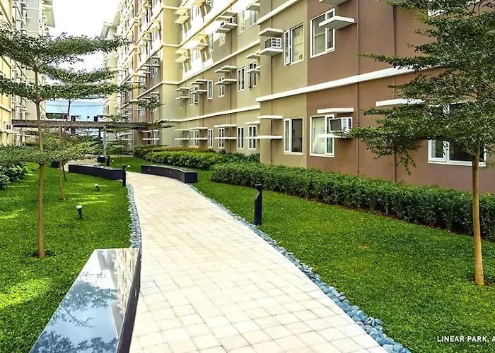 A Peaceful Condotel With Balcony At Qc